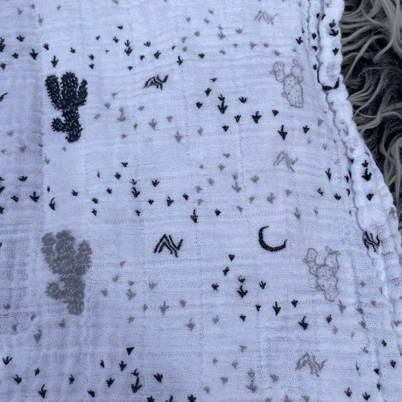 Baby Dew Muslin Swaddle Blanket - black white Cactus print - Picture 2 of 5